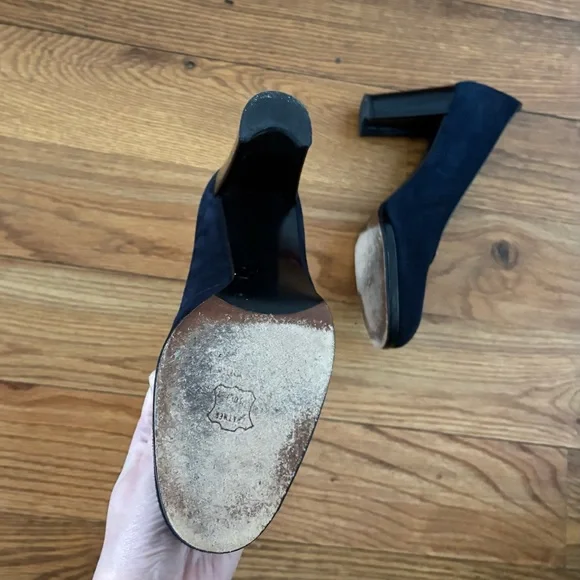 Stuart Weitzman Dark Blue Suede Pumps, size 8.5 - Picture 7 of 7